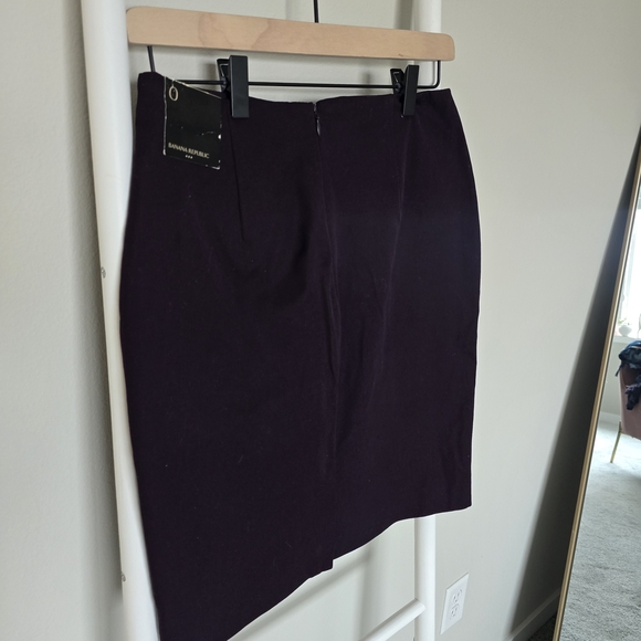 NWT Banana Republic Plum Pencil Skirt Size 0 + Free Top - Picture 2 of 6